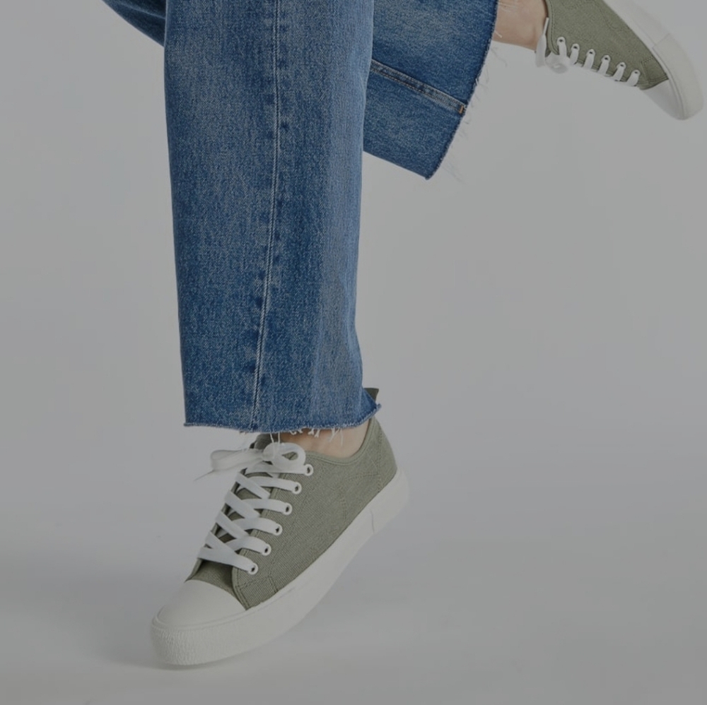JEYMI LOW TOP SNEAKER, size 8 seagrass  green sneakers